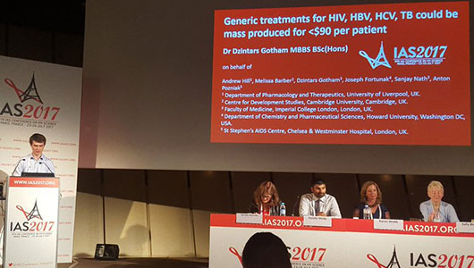 Dzintars Gotham en su presentación en la IAS 2017. Créditos de la imagen: Enzo Poultreniez / http://aides.org 